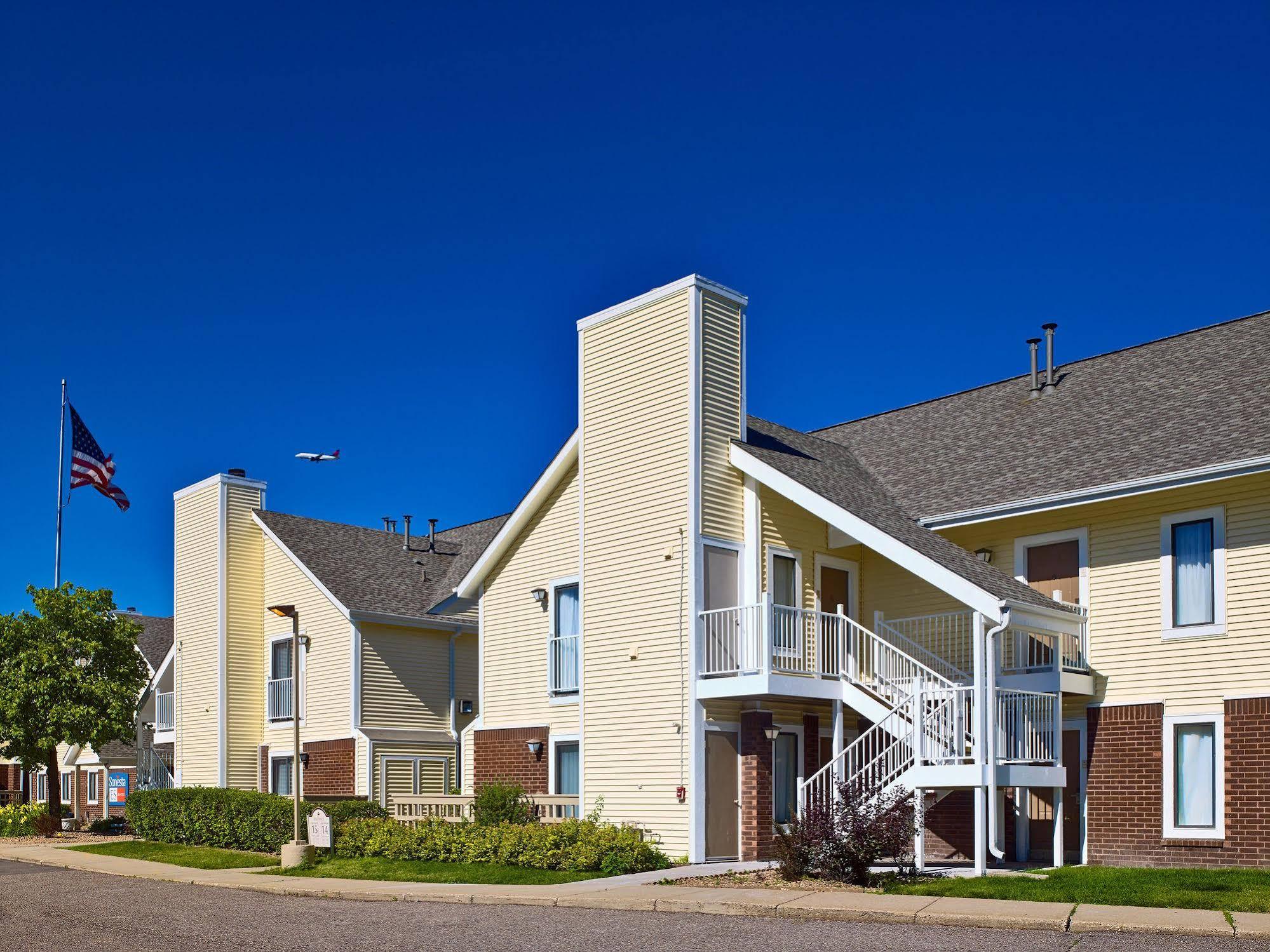Sonesta Simply Suites Cleveland Airport Middleburg Heights Exterior photo