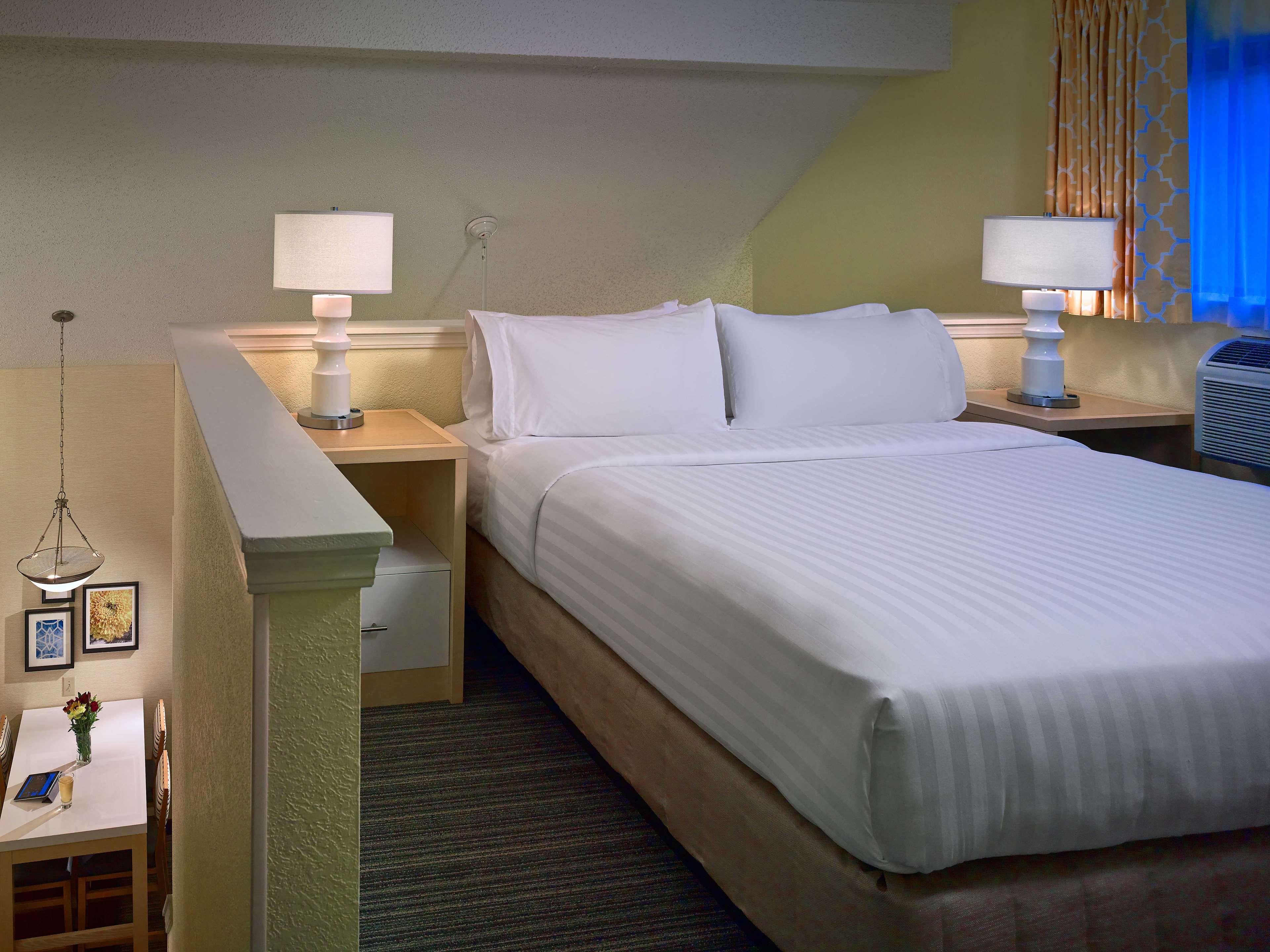 Sonesta Simply Suites Cleveland Airport Middleburg Heights Exterior photo