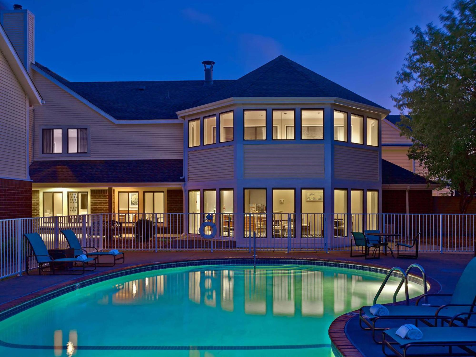 Sonesta Simply Suites Cleveland Airport Middleburg Heights Exterior photo