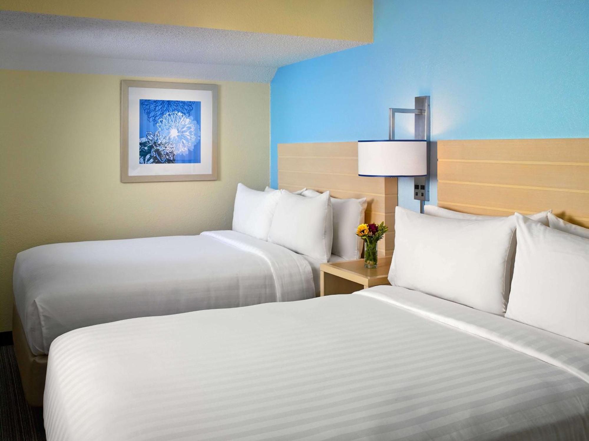 Sonesta Simply Suites Cleveland Airport Middleburg Heights Exterior photo