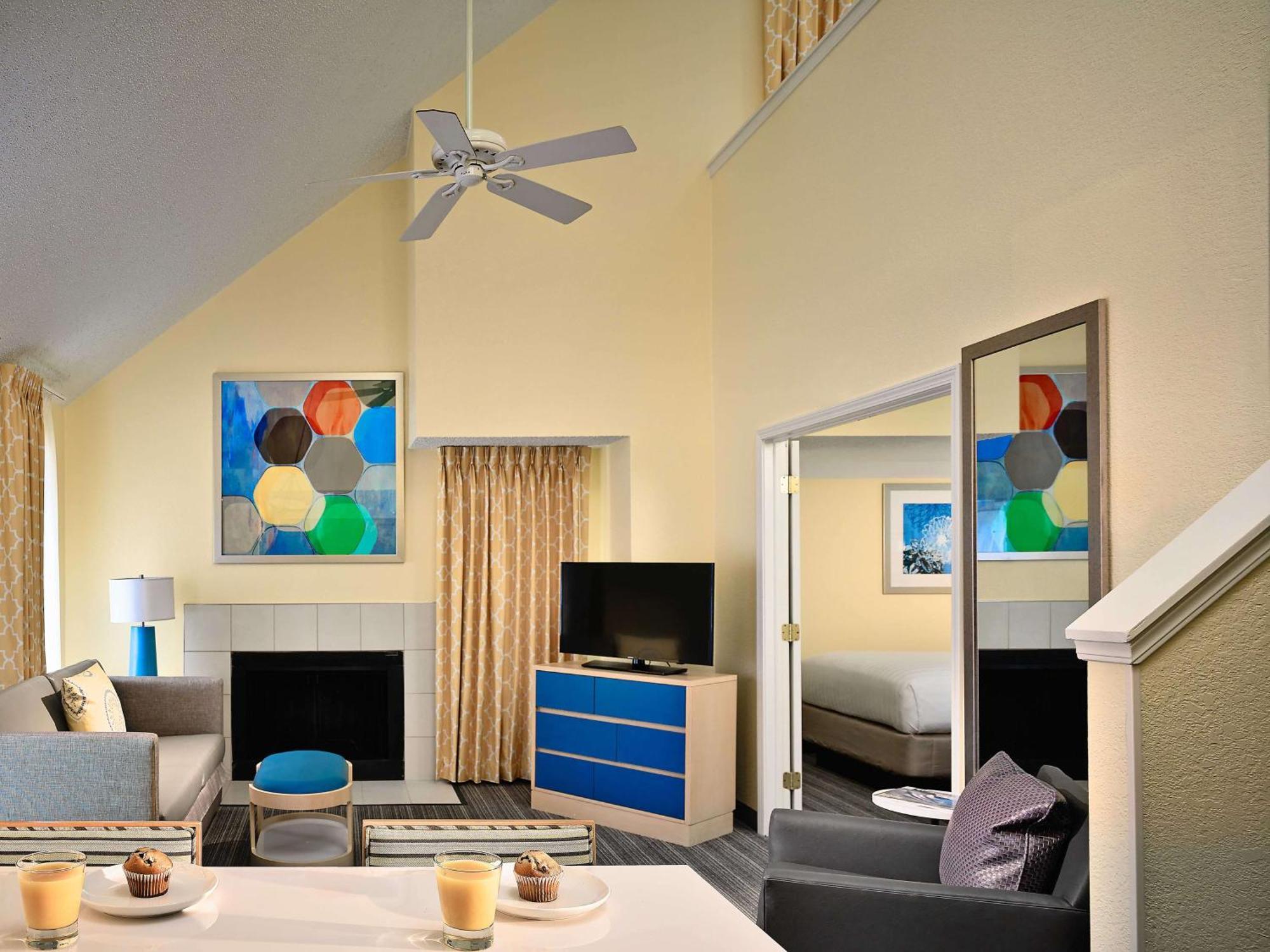 Sonesta Simply Suites Cleveland Airport Middleburg Heights Exterior photo