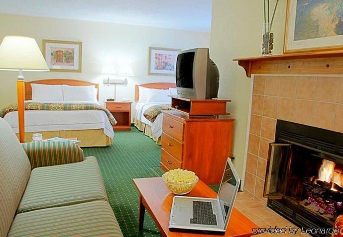 Sonesta Simply Suites Cleveland Airport Middleburg Heights Room photo
