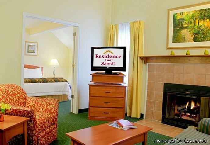 Sonesta Simply Suites Cleveland Airport Middleburg Heights Exterior photo