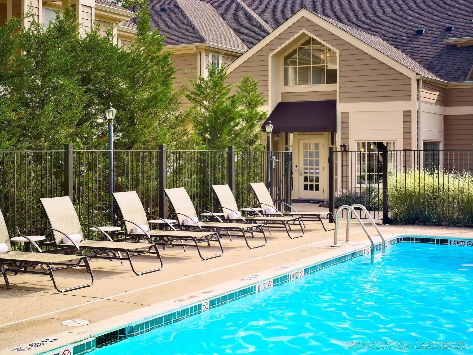 Sonesta Simply Suites Cleveland Airport Middleburg Heights Exterior photo