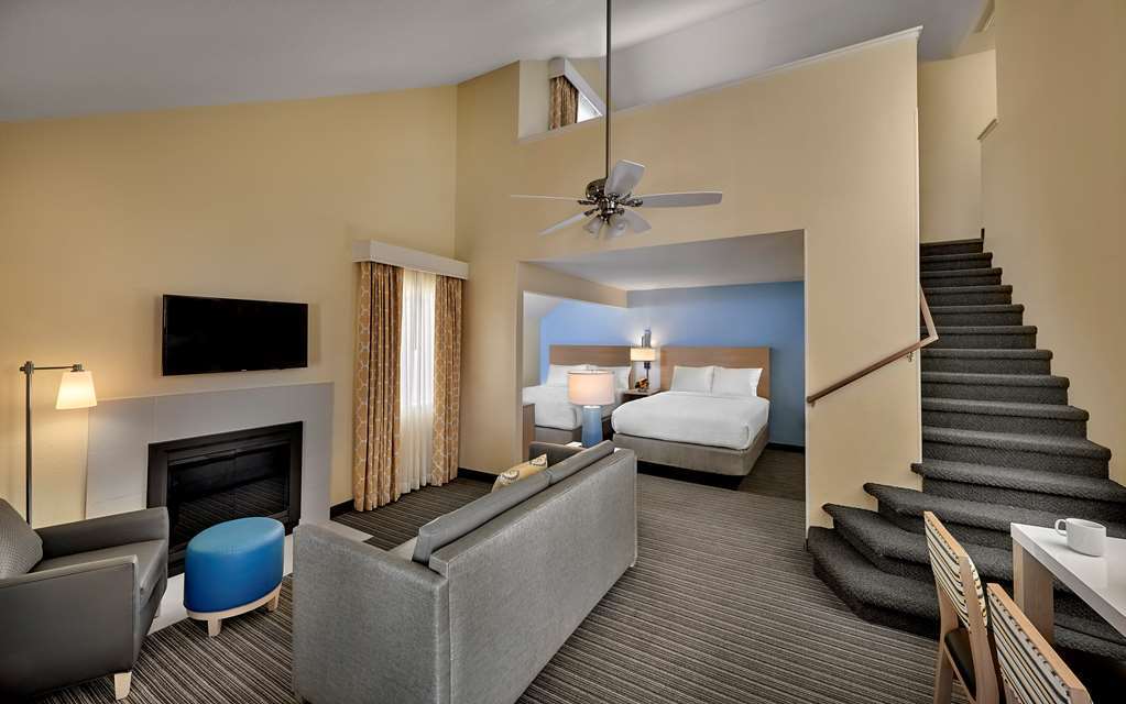 Sonesta Simply Suites Cleveland Airport Middleburg Heights Room photo